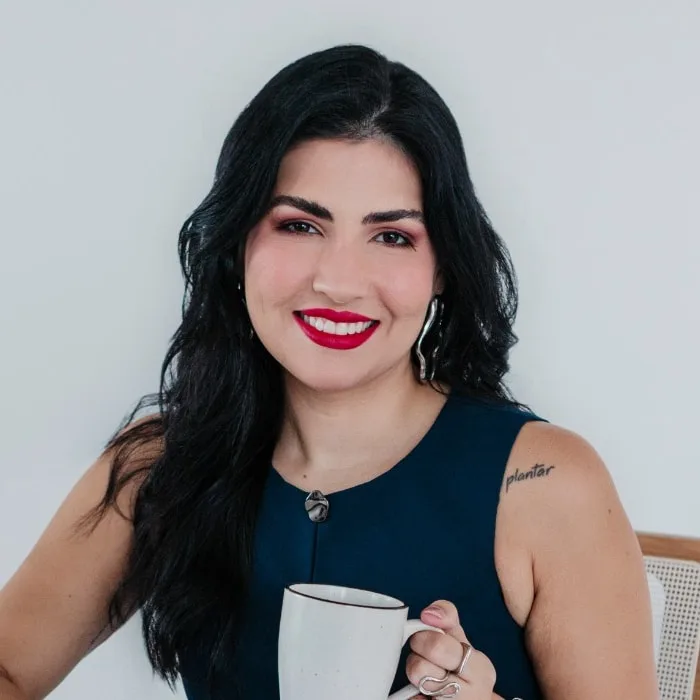 Izabella Souza, fonoaudióloga, sorrindo